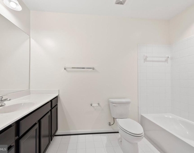106 Splendor Garden Way - Photo Thumbnail 5