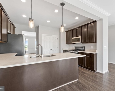 106 Splendor Garden Way - Photo Thumbnail 11