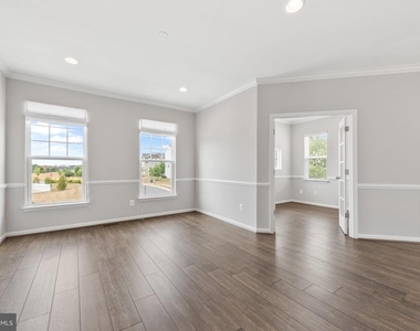 106 Splendor Garden Way - Photo Thumbnail 15