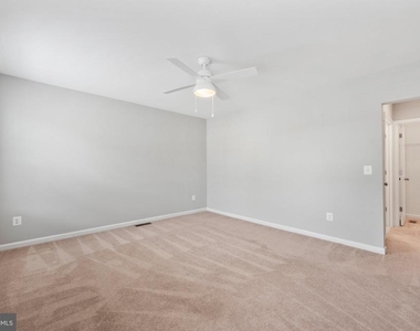 106 Splendor Garden Way - Photo Thumbnail 19