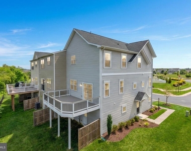 106 Splendor Garden Way - Photo Thumbnail 30