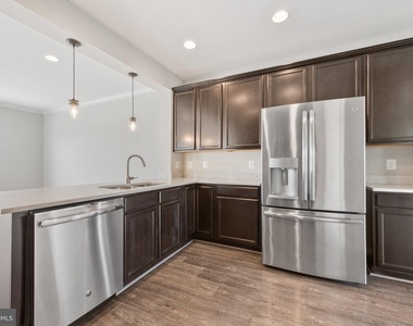 106 Splendor Garden Way - Photo Thumbnail 12