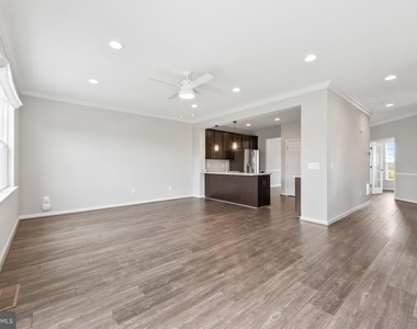 106 Splendor Garden Way - Photo Thumbnail 9