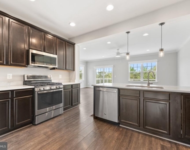 106 Splendor Garden Way - Photo Thumbnail 13