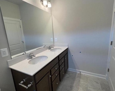 217 Willis St - Photo Thumbnail 10