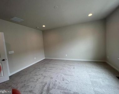 217 Willis St - Photo Thumbnail 8