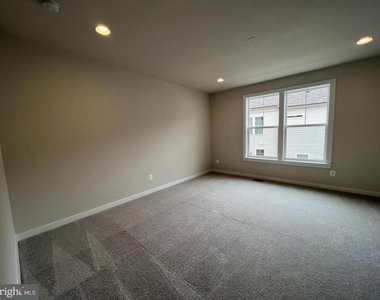 217 Willis St - Photo Thumbnail 9