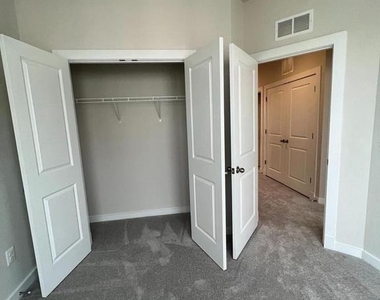 217 Willis St - Photo Thumbnail 19