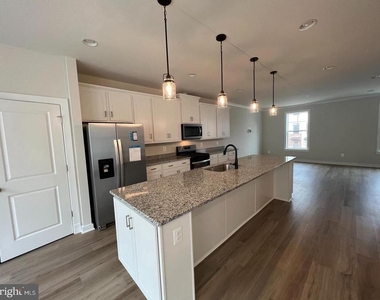 217 Willis St - Photo Thumbnail 4