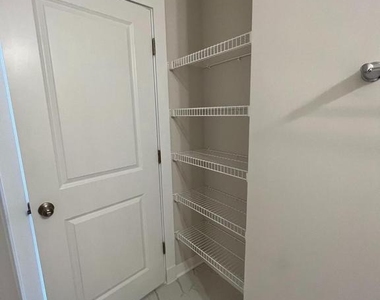 217 Willis St - Photo Thumbnail 15