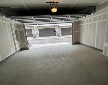 217 Willis St - Photo Thumbnail 20