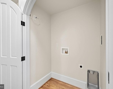 901 Caroline Street - Photo Thumbnail 9