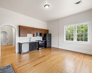 901 Caroline Street - Photo Thumbnail 3