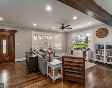3017 King Street - Photo Thumbnail 2