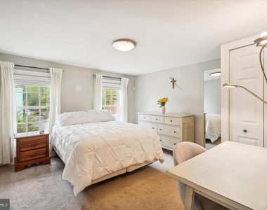 908 Pendleton Street - Photo Thumbnail 14