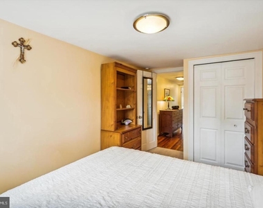 908 Pendleton Street - Photo Thumbnail 23