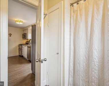 908 Pendleton Street - Photo Thumbnail 12