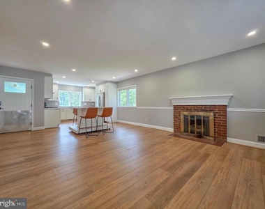 5921 Arlington Boulevard - Photo Thumbnail 8