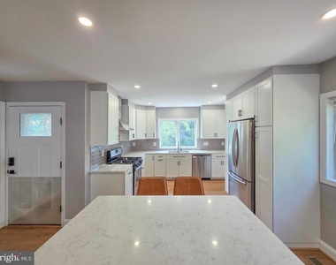 5921 Arlington Boulevard - Photo Thumbnail 6