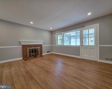 5921 Arlington Boulevard - Photo Thumbnail 9