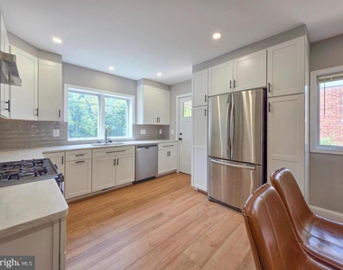 5921 Arlington Boulevard - Photo Thumbnail 5