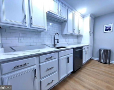 901 N Monroe Street - Photo Thumbnail 4