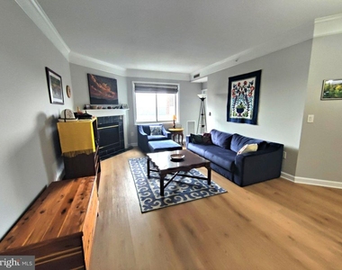 901 N Monroe Street - Photo Thumbnail 2
