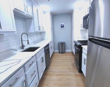 901 N Monroe Street - Photo Thumbnail 3