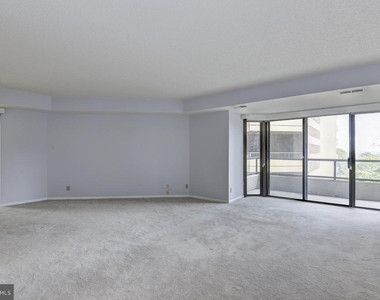 1600 N Oak Street - Photo Thumbnail 3
