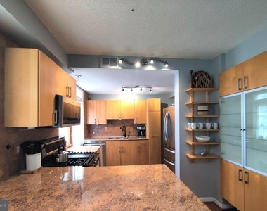 103 N George Mason Drive - Photo Thumbnail 4