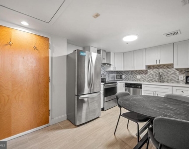 301 Race Street - Photo Thumbnail 8