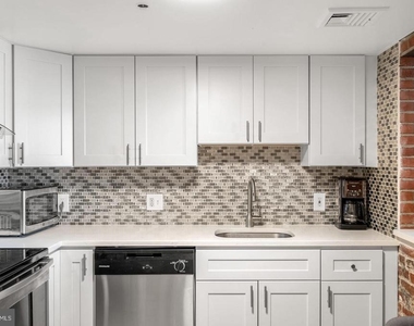 301 Race Street - Photo Thumbnail 9