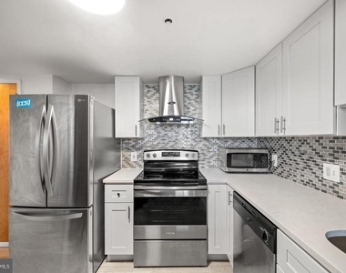 301 Race Street - Photo Thumbnail 7