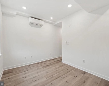 3458 Frankford Avenue - Photo Thumbnail 8