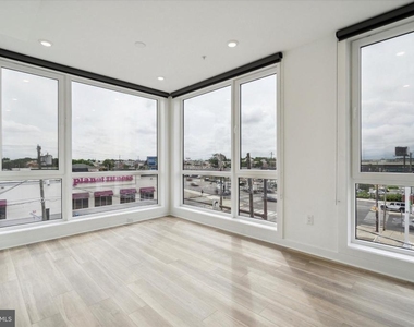 2636 E York St - Photo Thumbnail 13