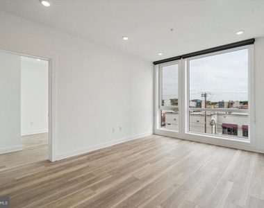 2636 E York St - Photo Thumbnail 11