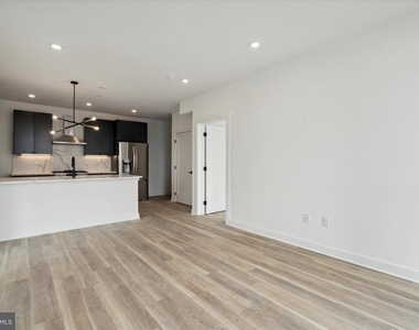 2636 E York St - Photo Thumbnail 8