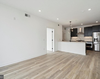 2636 E York St - Photo Thumbnail 12