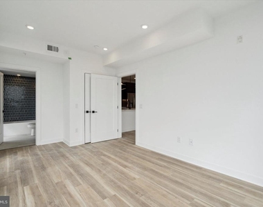 2636 E York St - Photo Thumbnail 9