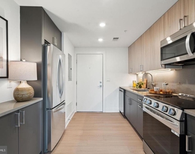 2000 Dreer Street - Photo Thumbnail 7