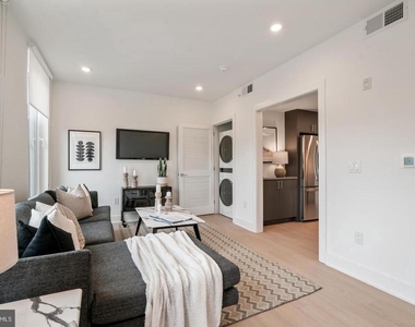 2000 Dreer Street - Photo Thumbnail 3