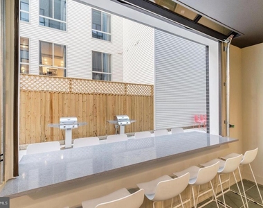 629 W Girard Avenue - Photo Thumbnail 7