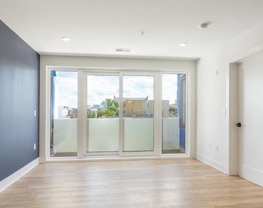 629 W Girard Avenue - Photo Thumbnail 12