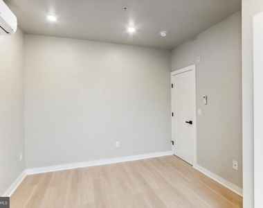 316 S 52nd Street - Photo Thumbnail 4