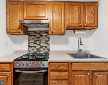 1324 Locust Street - Photo Thumbnail 7
