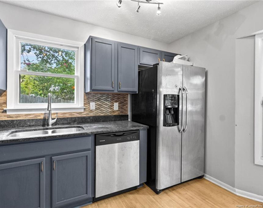 904 Dandridge Drive - Photo Thumbnail 6