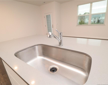 384 Freestall Drive - Photo Thumbnail 9