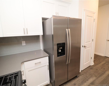 384 Freestall Drive - Photo Thumbnail 7