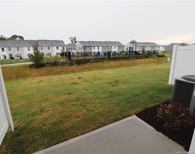 384 Freestall Drive - Photo Thumbnail 32