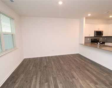 384 Freestall Drive - Photo Thumbnail 12